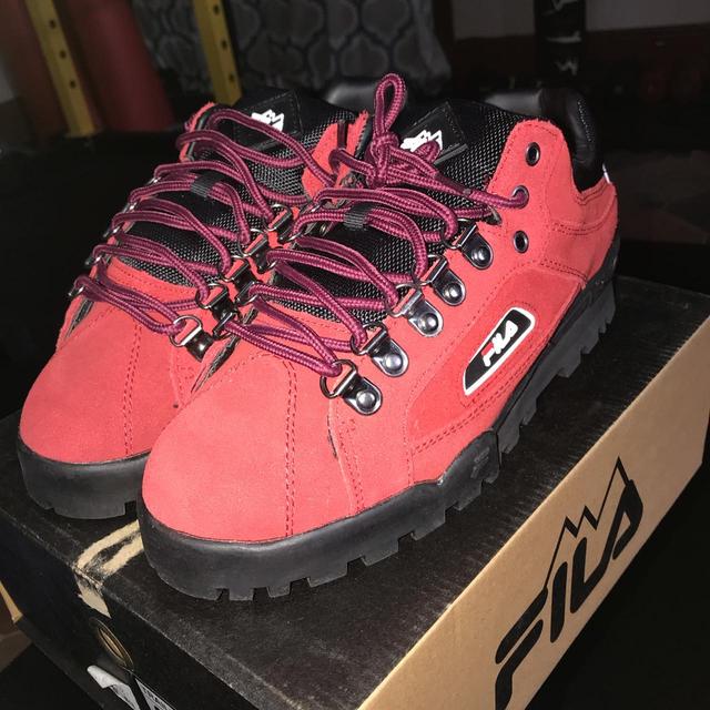 Fila hotsell red suede