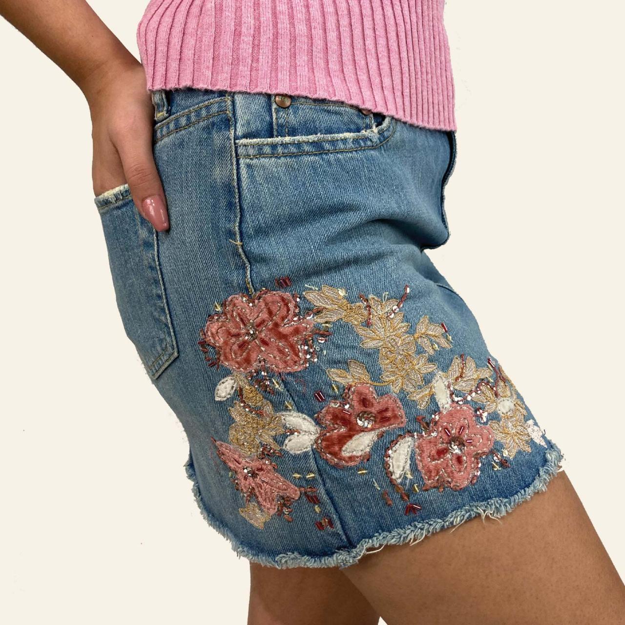 Y2K Era Low Rise Denim Detailed Mini Skirt! With... - Depop