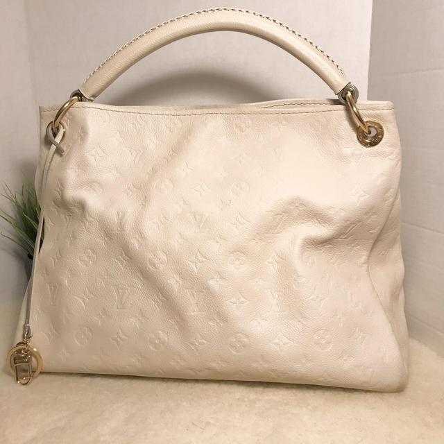 Beautiful Louis Vuitton Artsy Empreinte MM bag Very - Depop