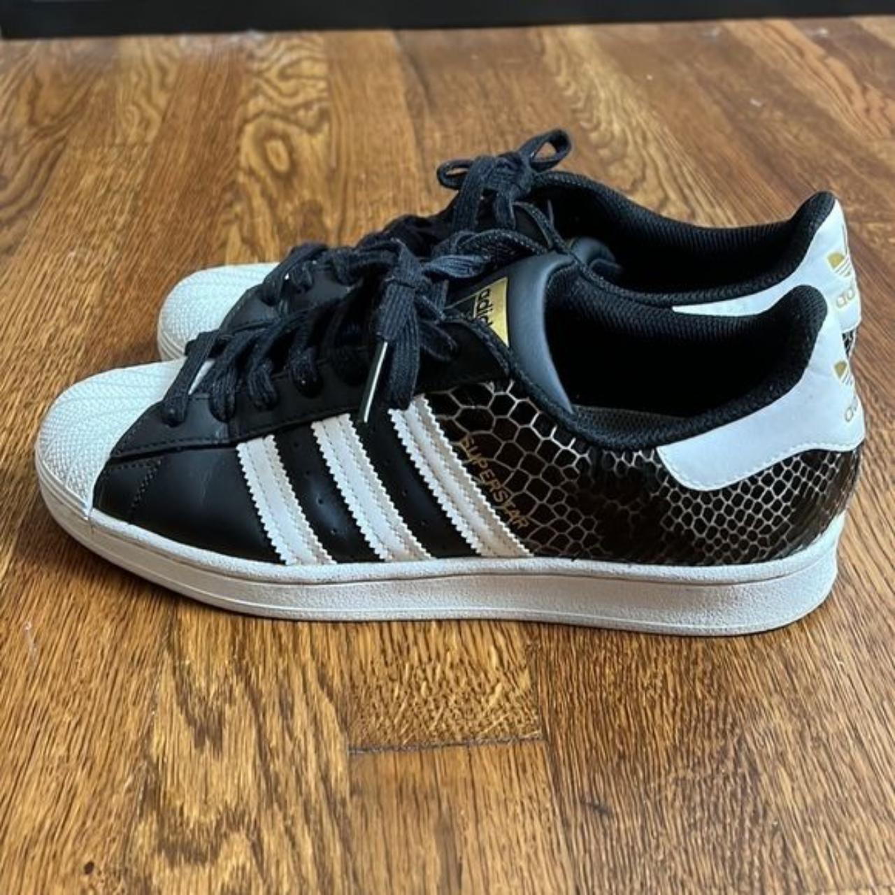 black superstars size 9