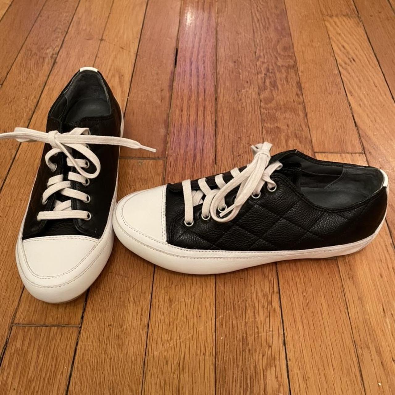 vionic black leather sneakers