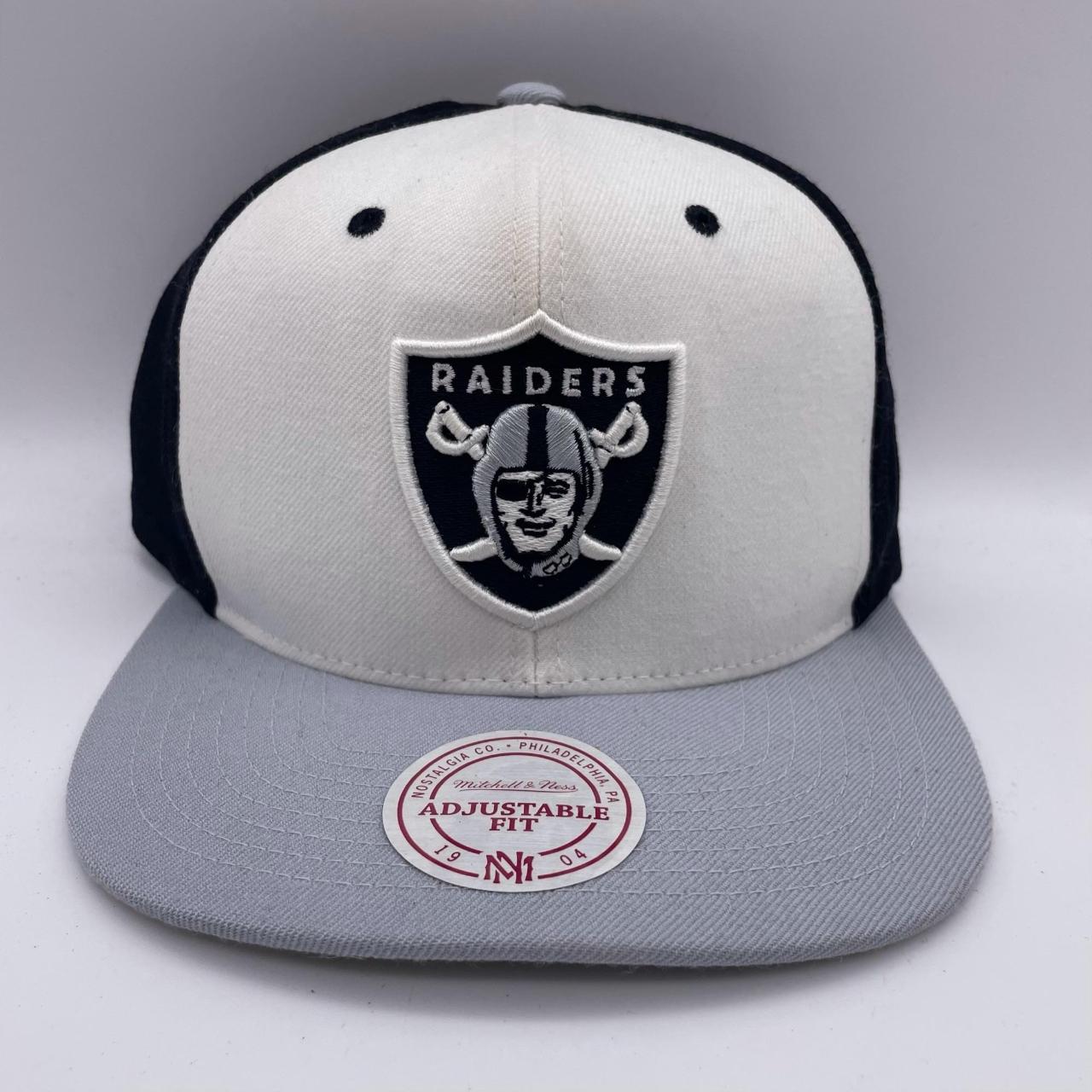 Las Vegas Raiders SnapBack Hat In Excellent... - Depop