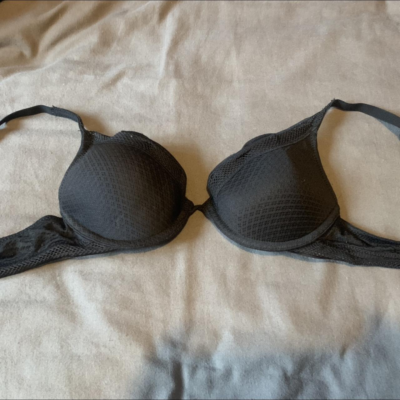 Beautiful black H&M bra, size 34A, amazing condition...