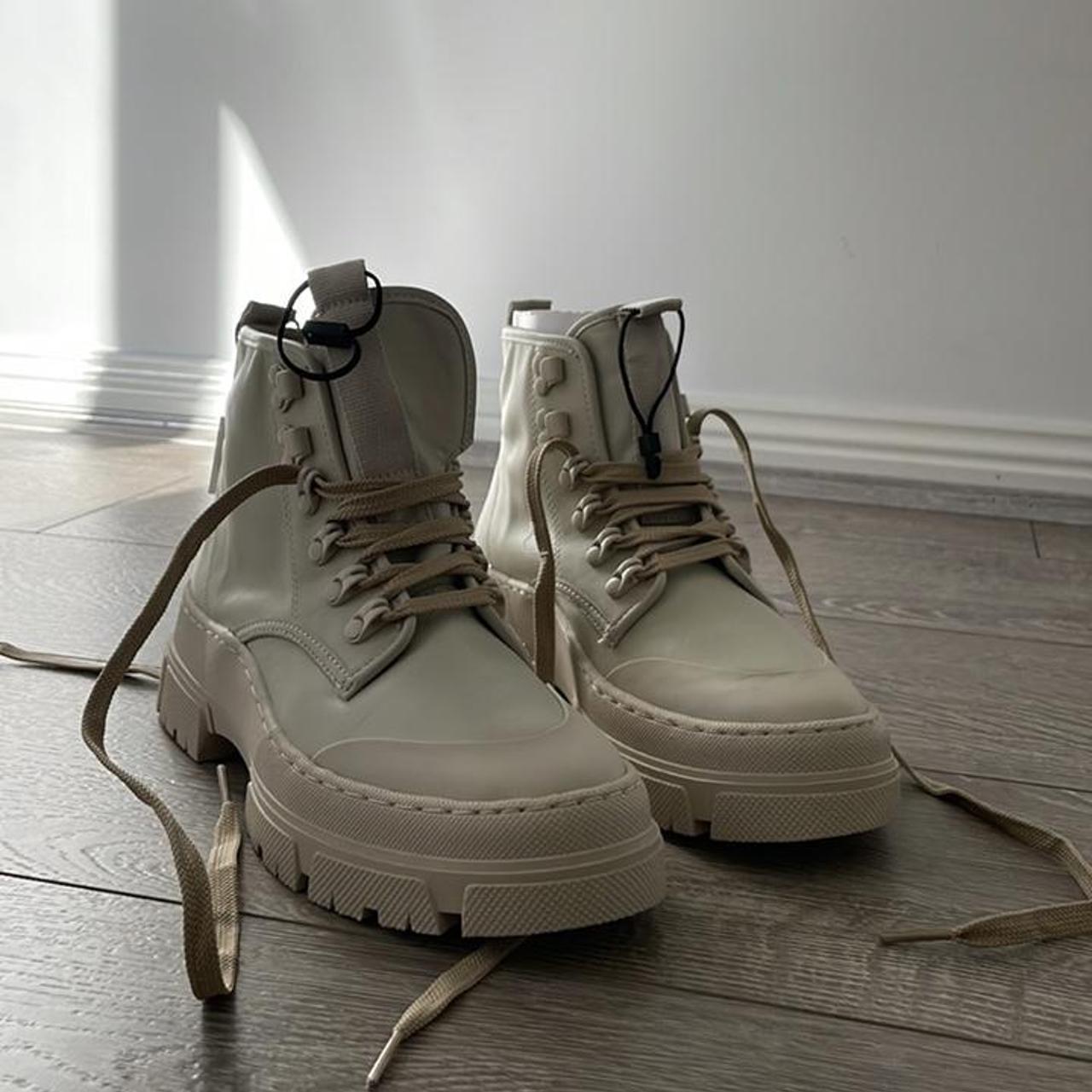 Zara Women's Cream Boots Depop