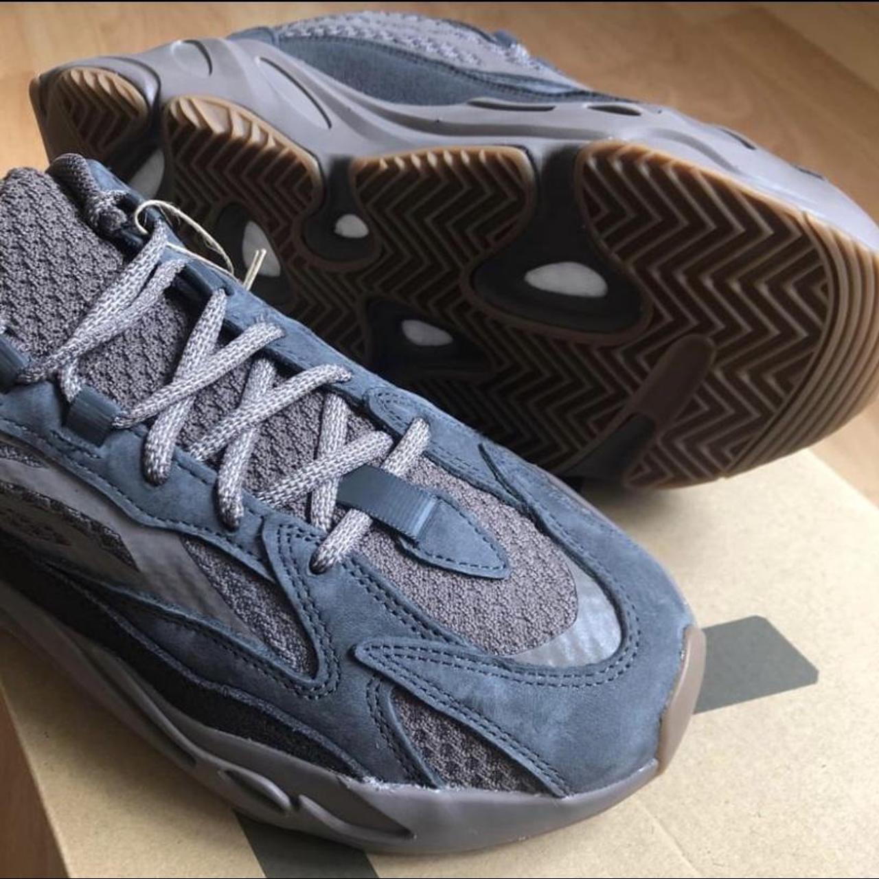 yeezy 700 mauve black