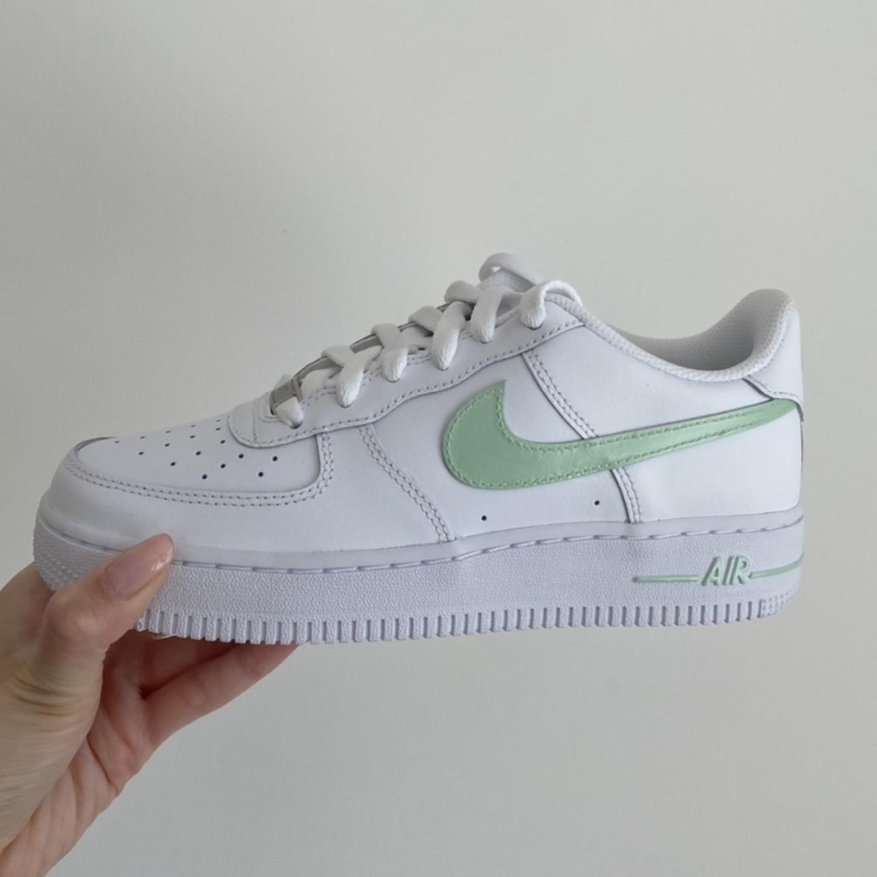 green tick nike