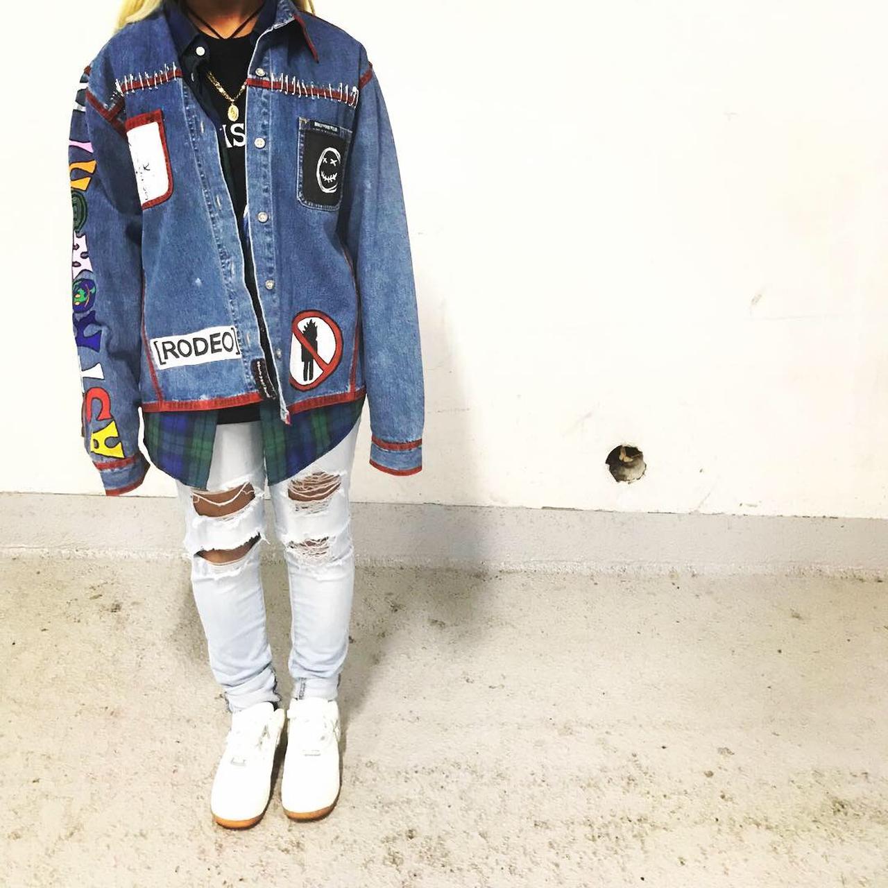 TRAVIS SCOTT FANS 🔥 on X: Travis Scott wearing 2022 Louis Vuitton jacket/ jeans at Rolling Loud 💚  / X