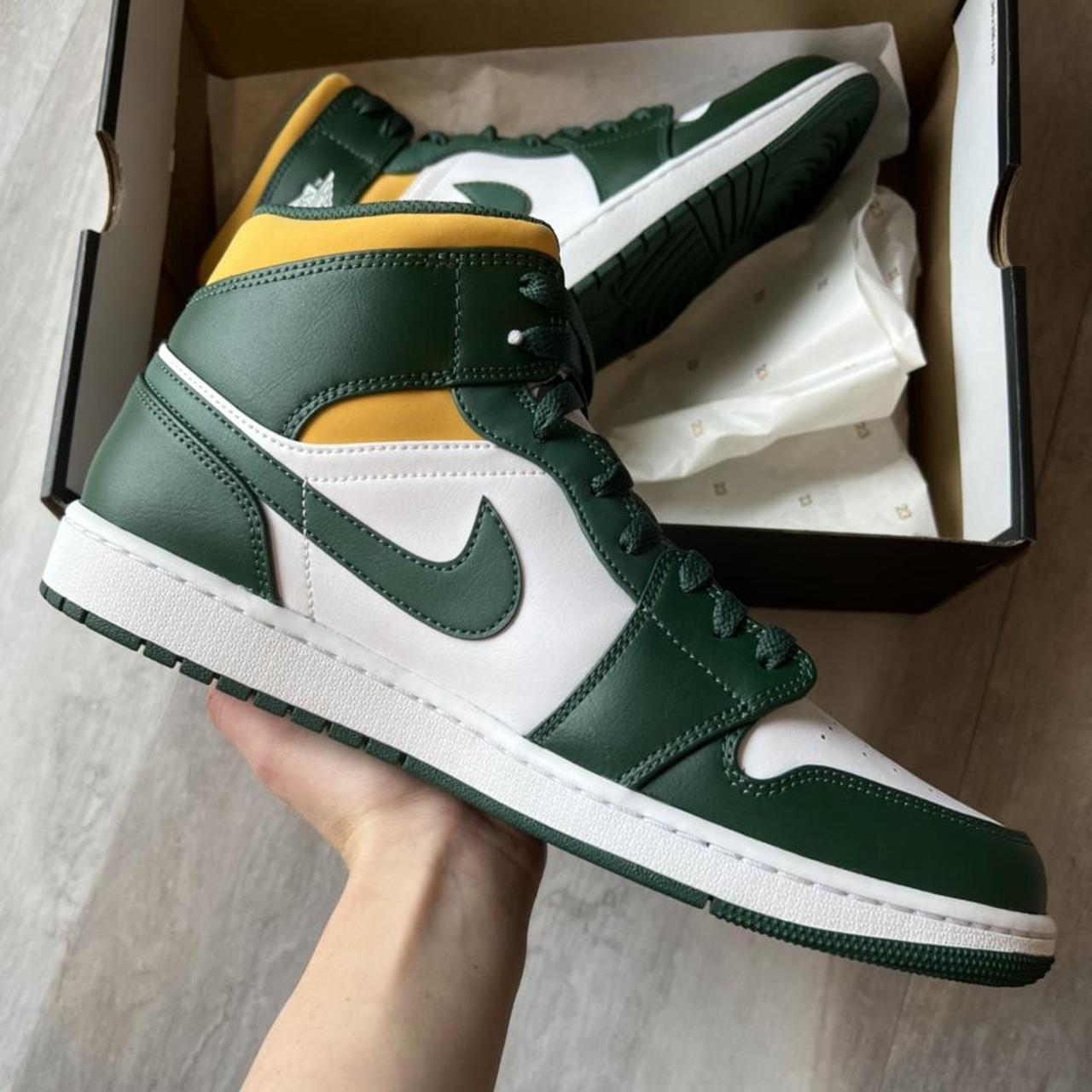 Jordan Men's Green and White Trainers | Depop