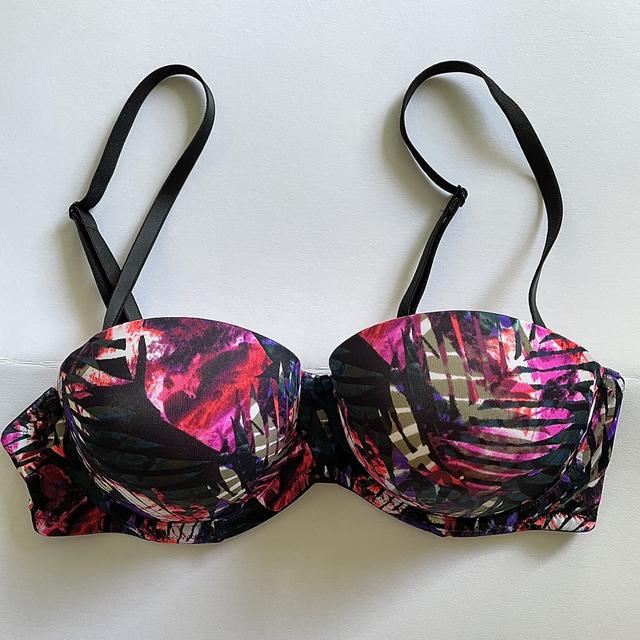 NWT Victorias Secret Pink 36B tropical - Depop