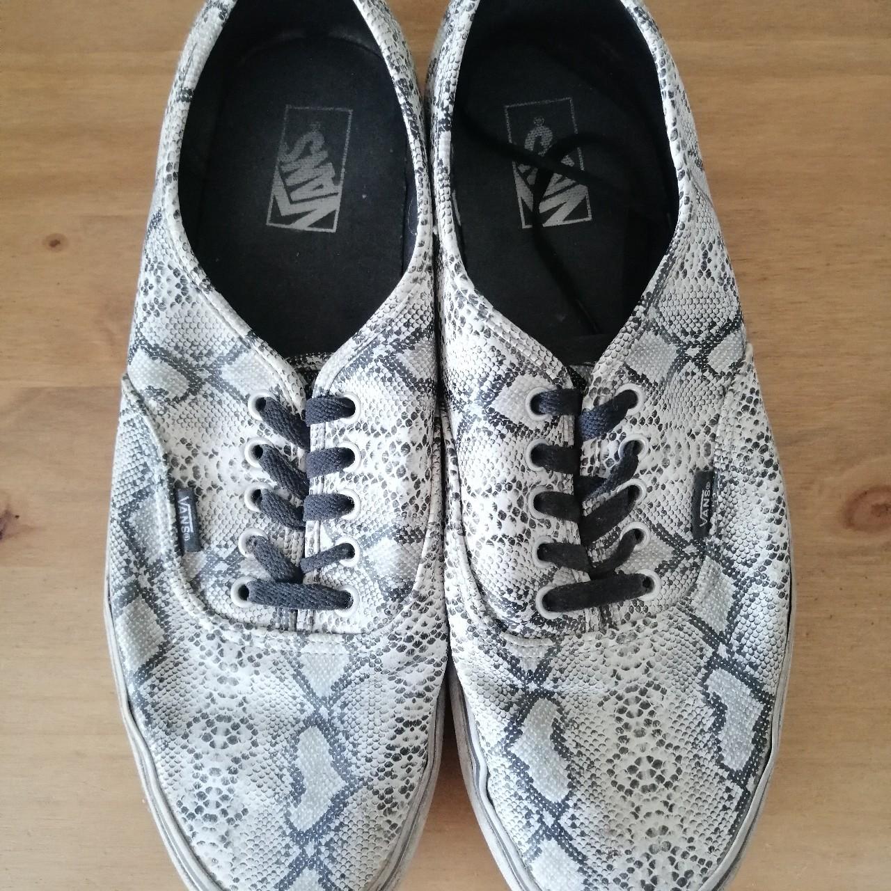 White best sale snakeskin vans