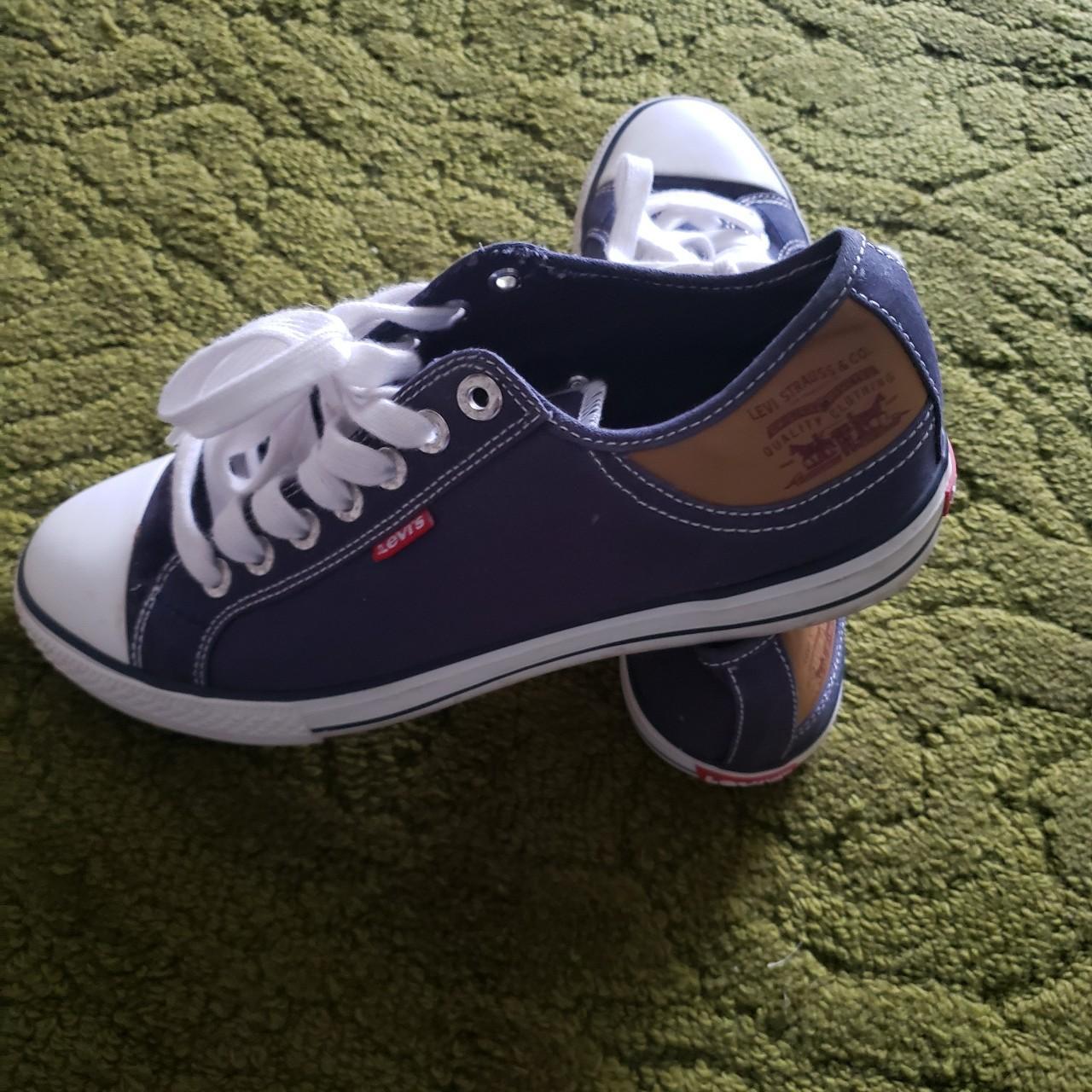 Women's size Levis sneakers tennis shoes in