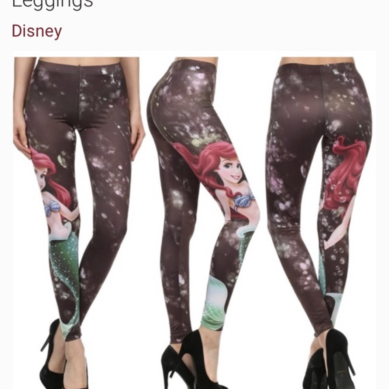 Disney Women's Black and Green Leggings | Depop