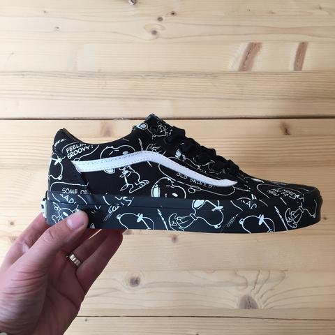 Vans snoopy black and on sale white