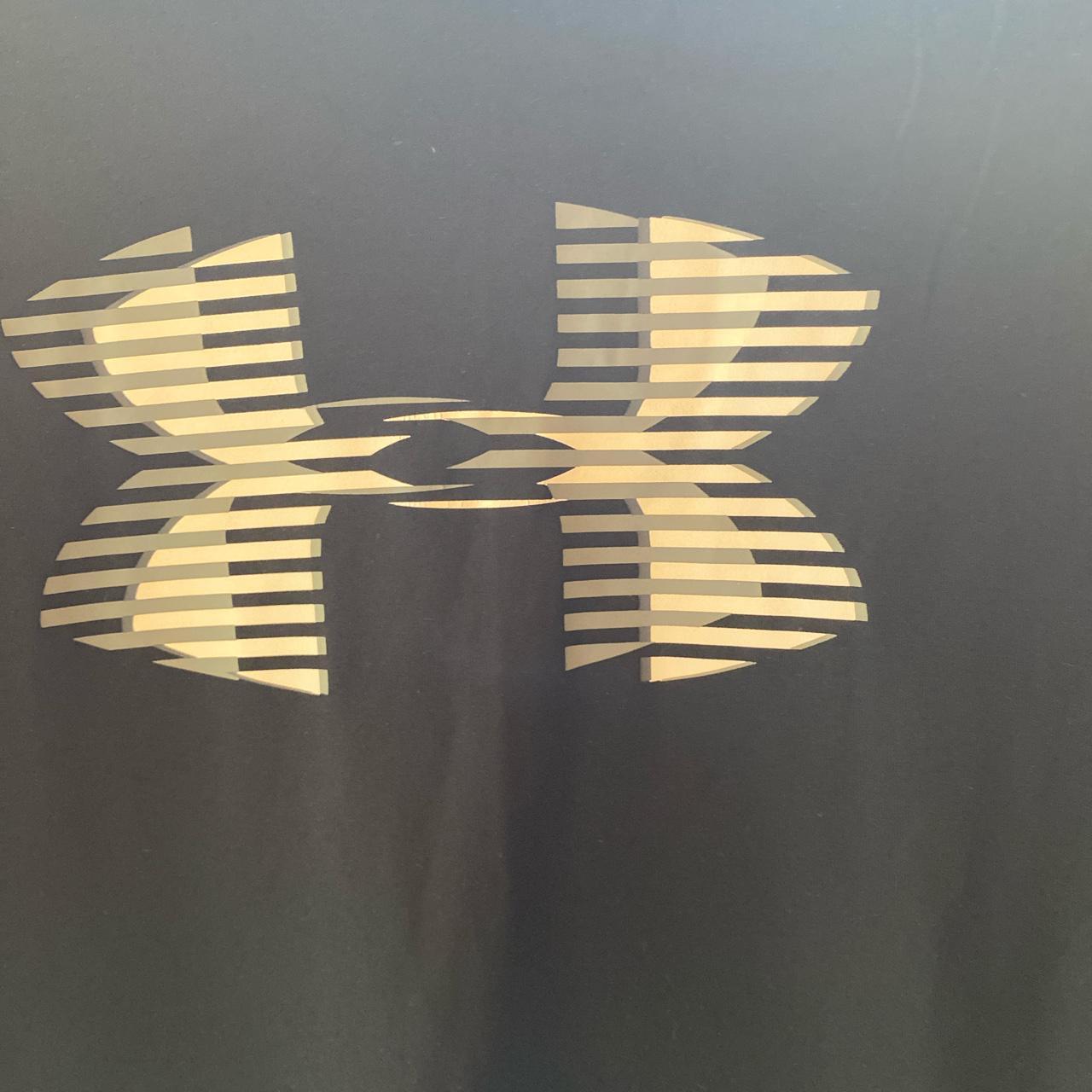 UNDER ARMOUR YOUTH XL HEATGEAR BLACK TSHIRT ONLY... Depop