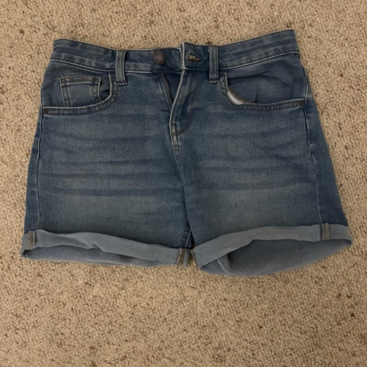 Denim Levi's short shorts/booty shorts. Have light - Depop