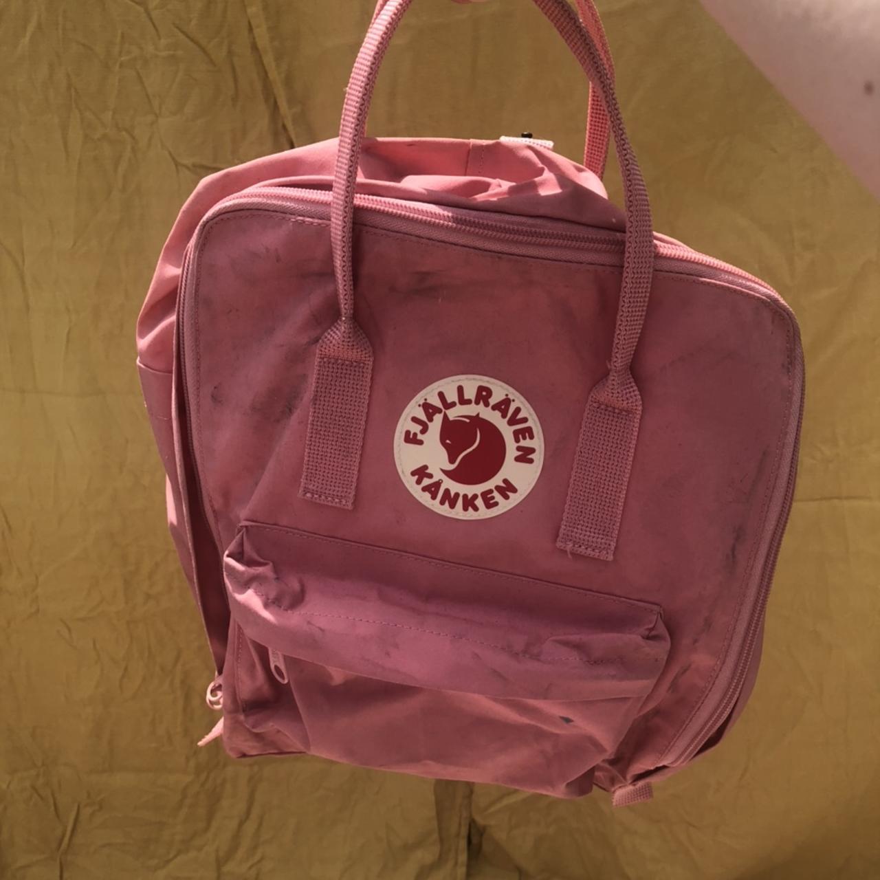 i got this pink kanken last summer and it doesn t. Depop