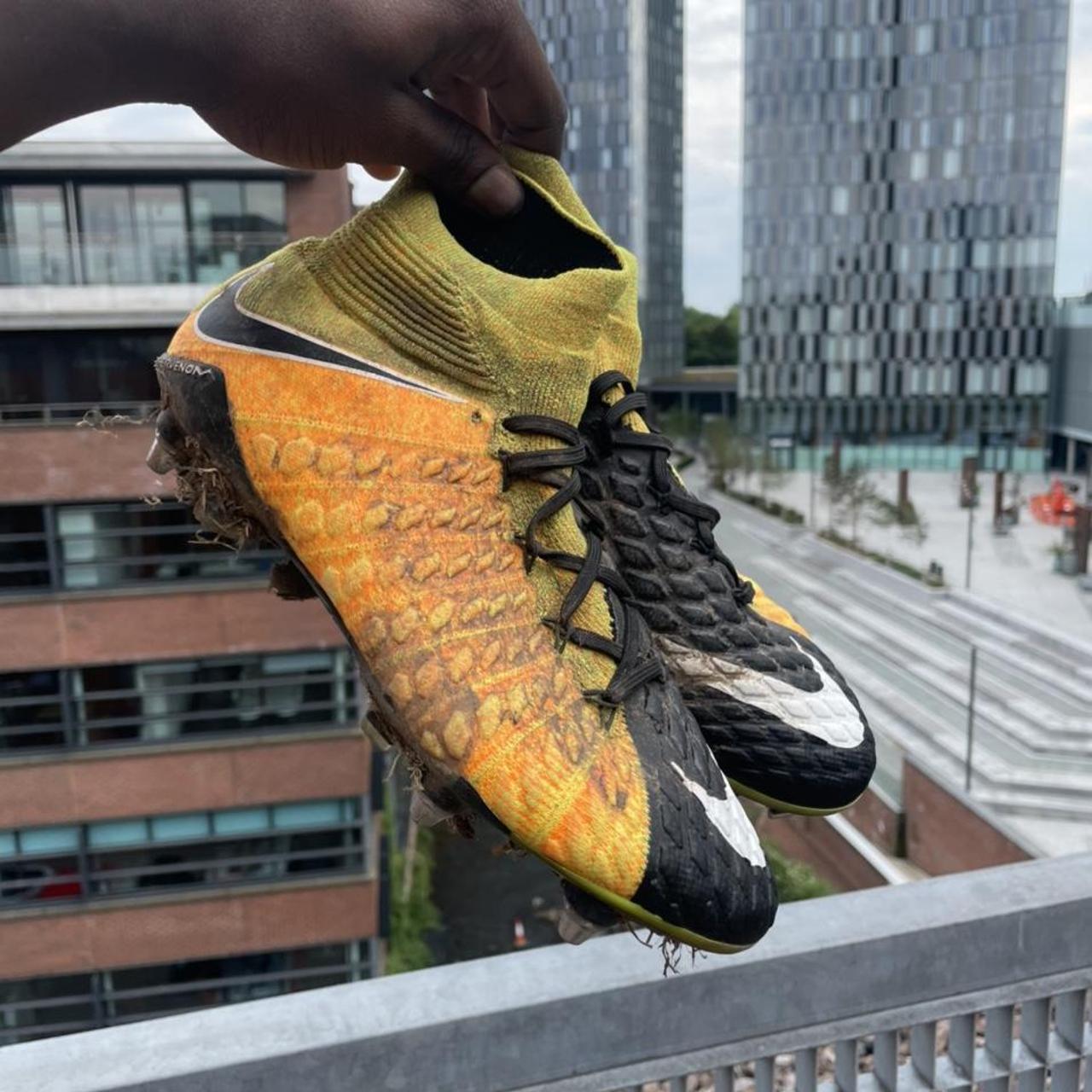 black and yellow nike football boots