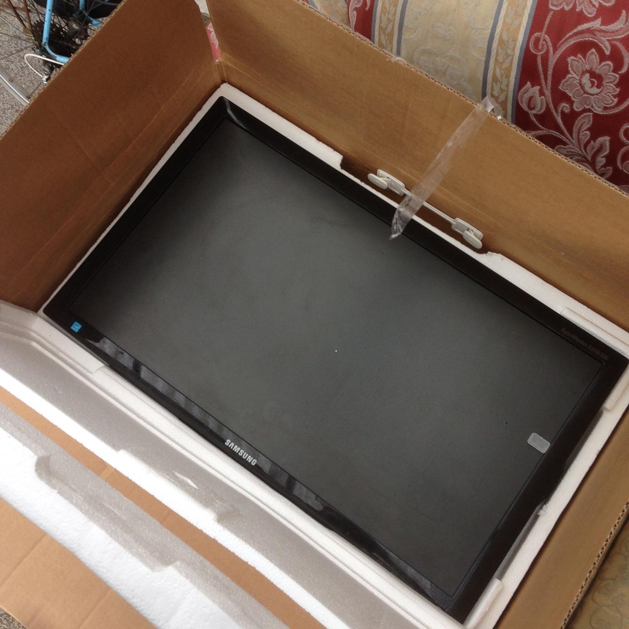 Samsung syncmaster s24b300 24" monitor. Fully boxed.... - Depop