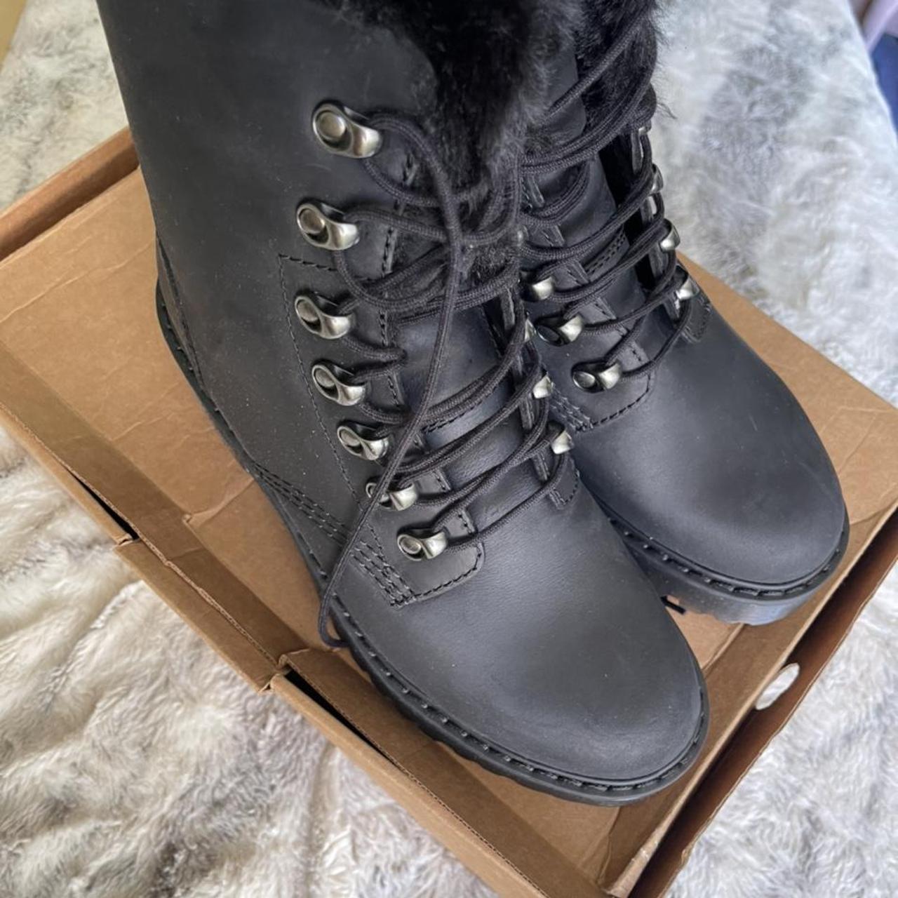 dr martens leona fluff lined heeled ankle boots in black