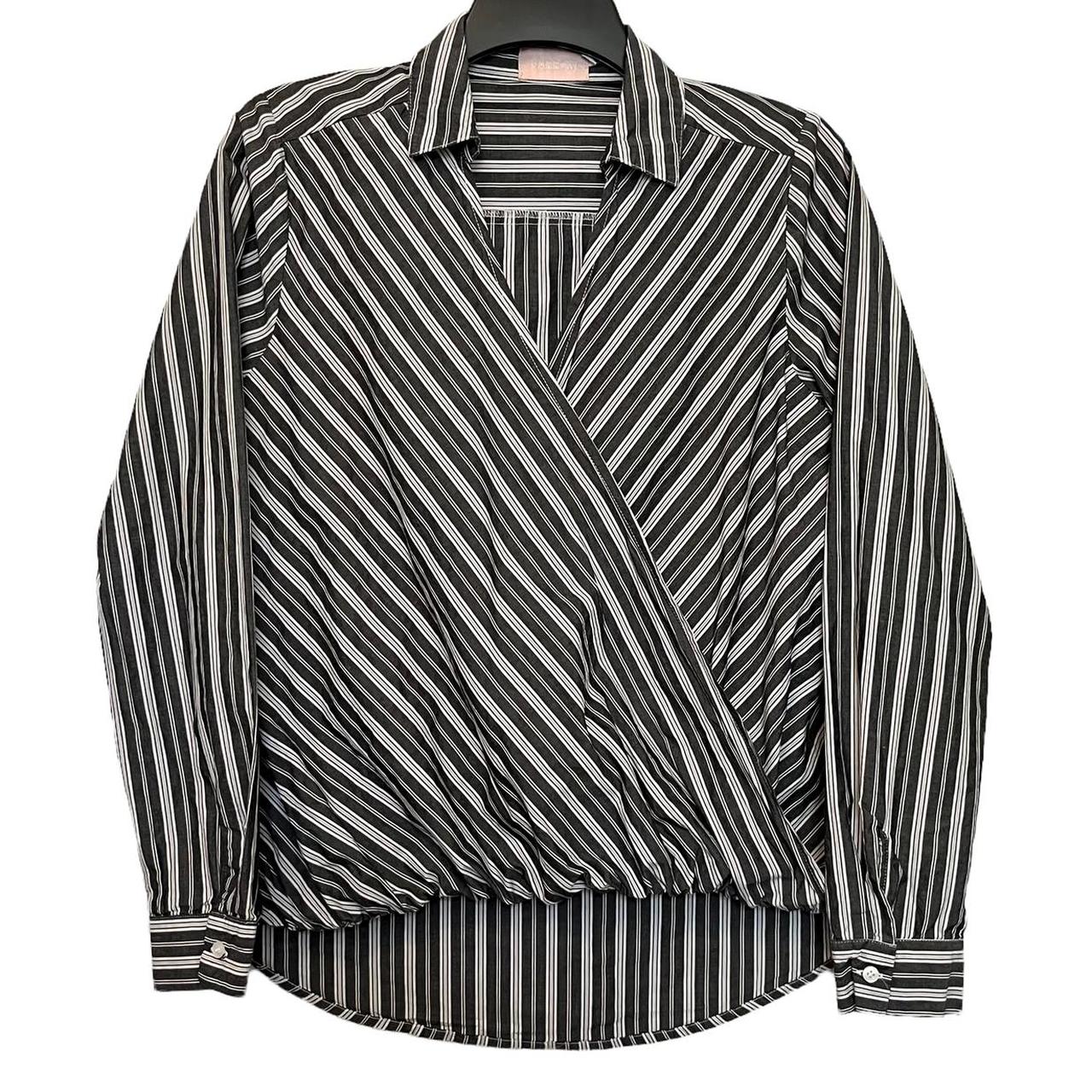 Product Image 1 - Farrow Top
Excellent condition
Gray and white