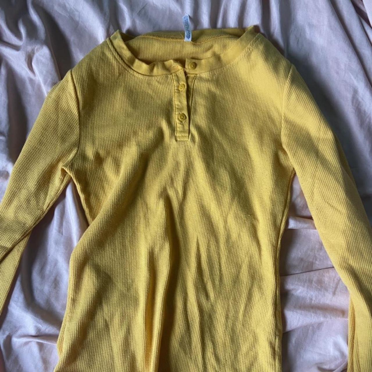 YELLOW CUTE BUTTON UP SHIRT BRAND SPLASH!! 💦🌊🐥🐣!... Depop