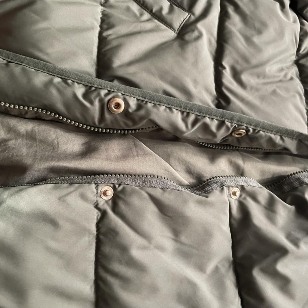 J. Crew puffer coat. Has a zipper and buttons Has... - Depop