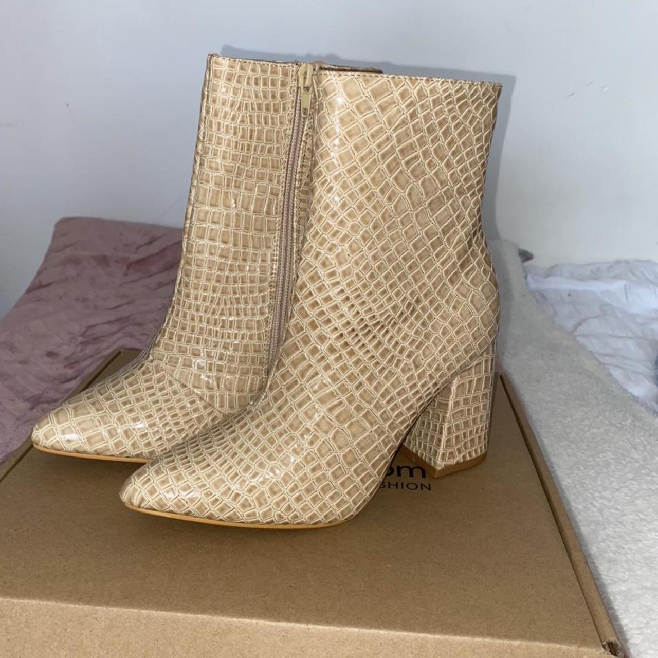 Boohoo Women's Boots Depop
