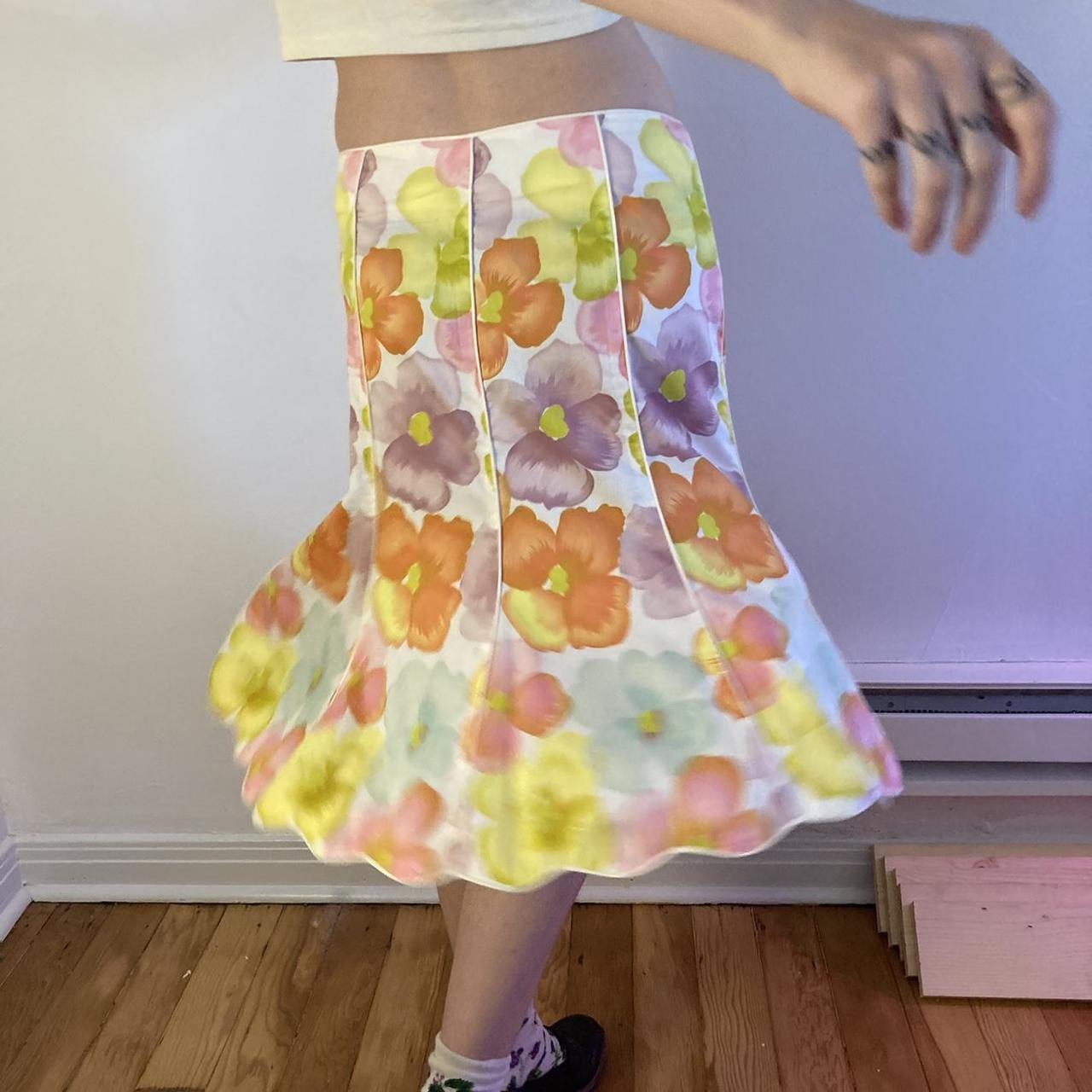 Product Image 3 - Gorgeous floral skirt with scalloped
