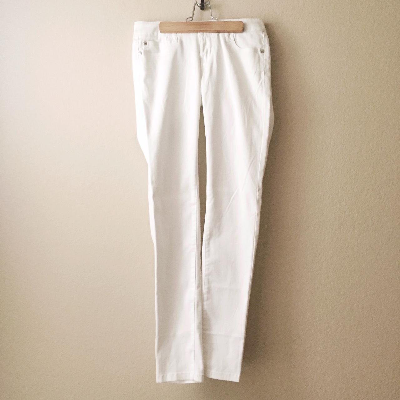 Macy's Women's White Jeans | Depop