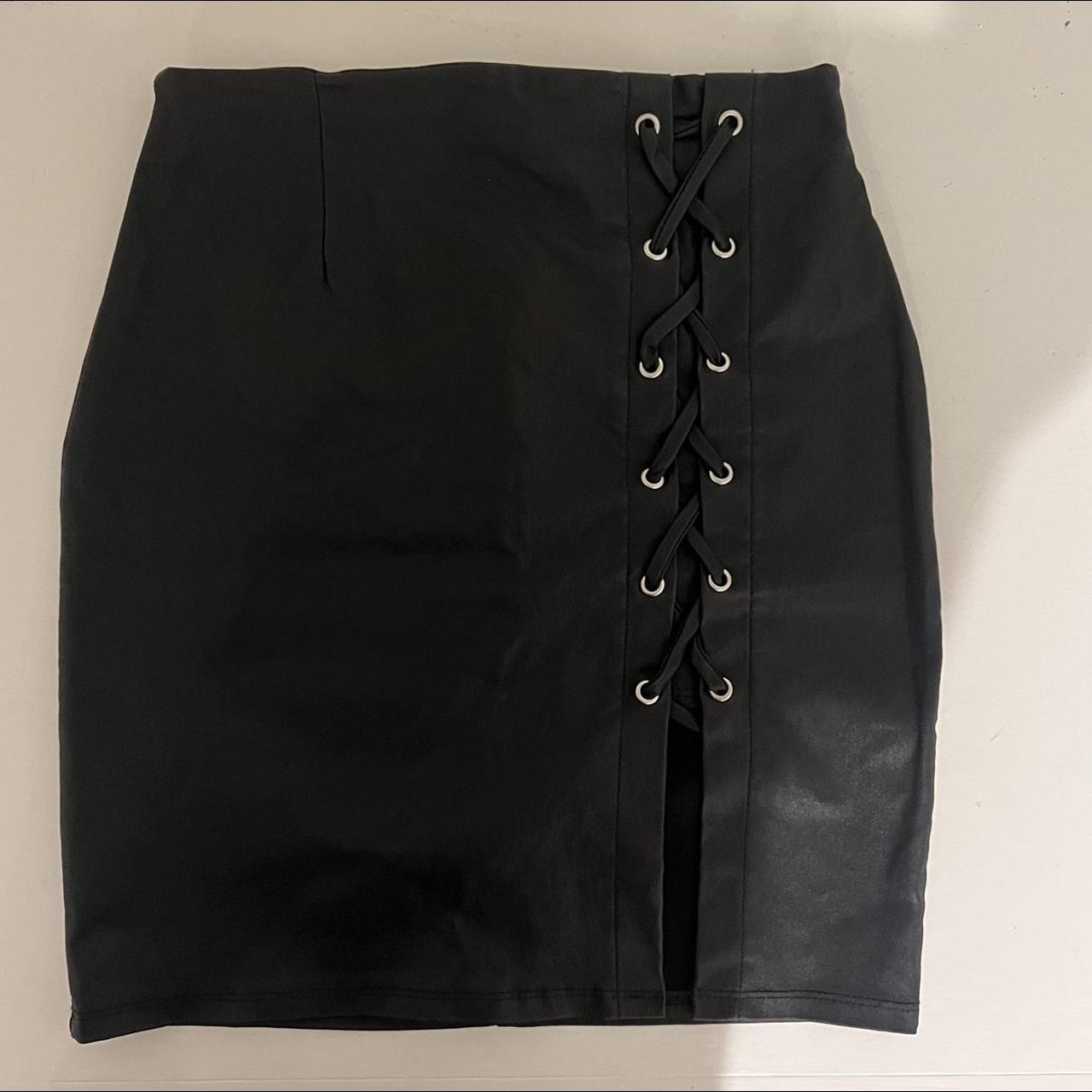 Super cute leather skirt 🖤 Color black with silver... Depop