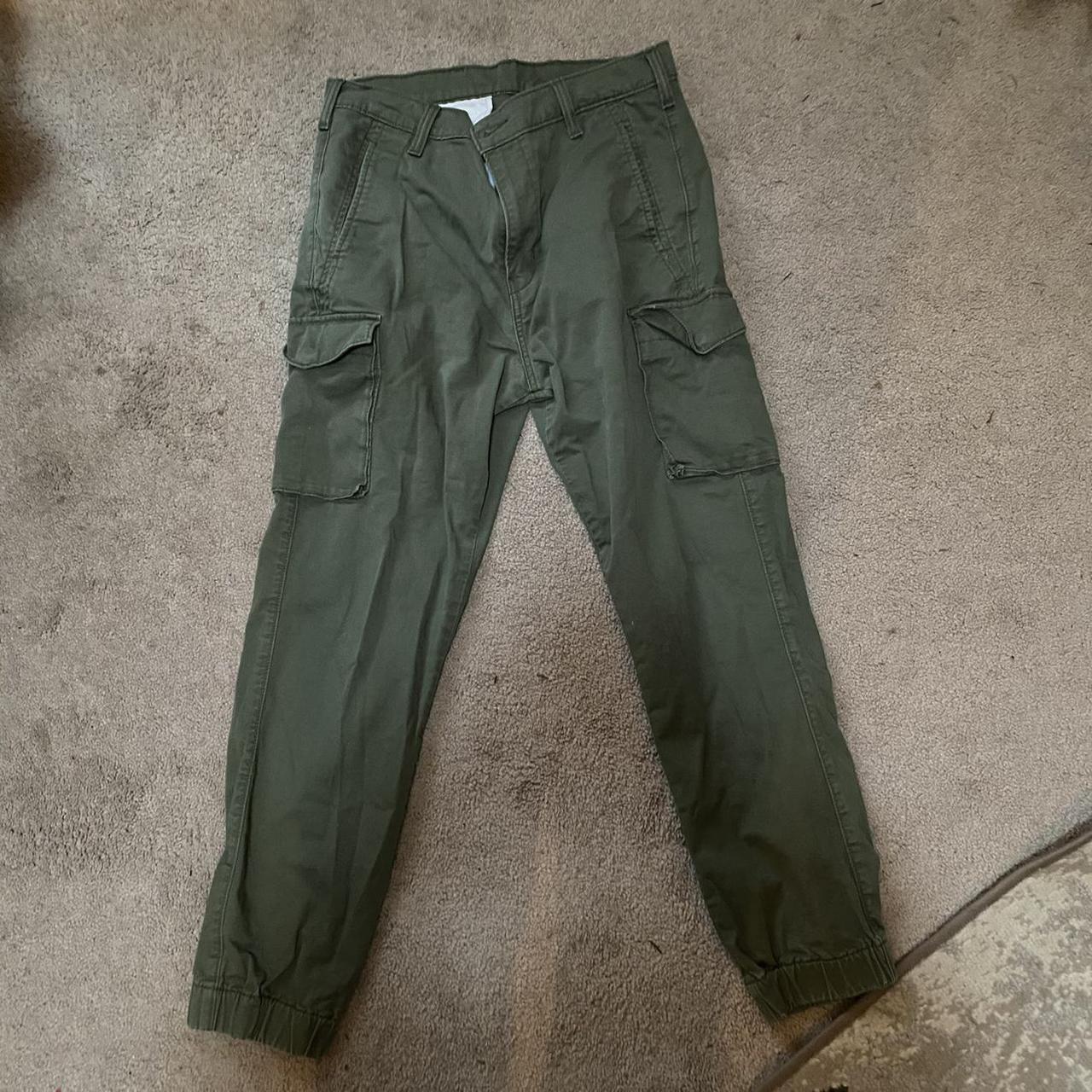 green levi cargo pants