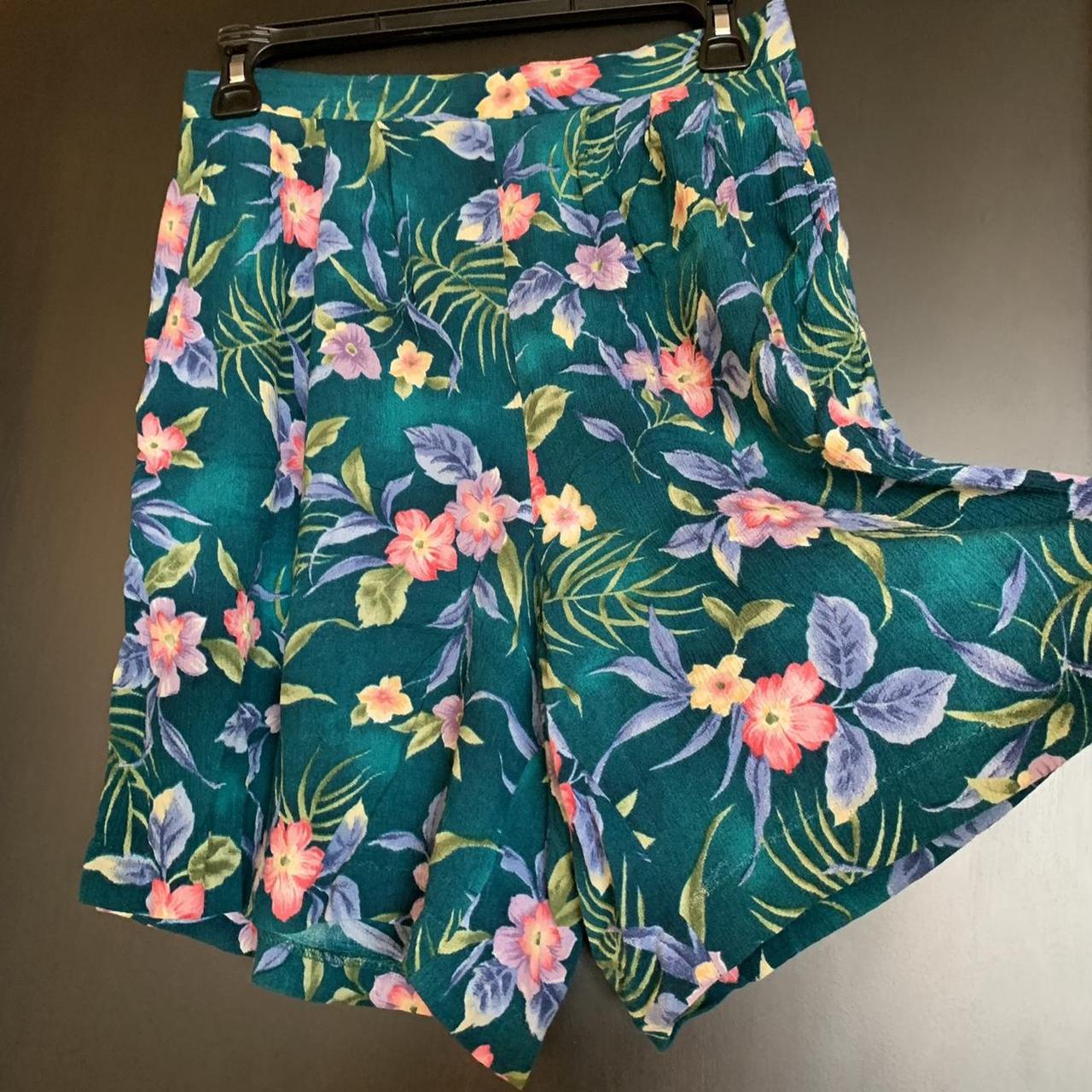 vintage Jaclyn Smith shorts! these shorts are so... - Depop