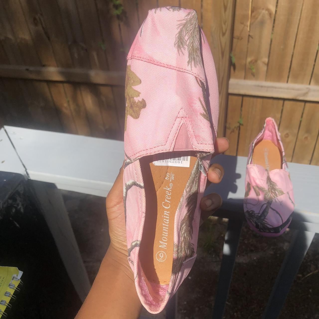 Women's Pink and Green Loafers | Depop