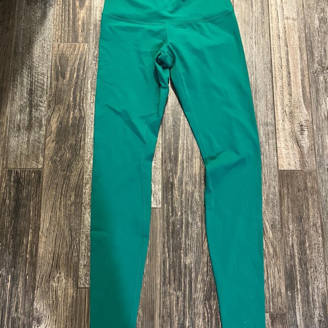 Super cute lulu leggings! They are unworn and great... Depop