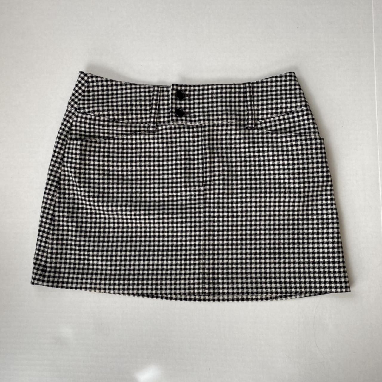 Cute retro Uniqlo plaid skirt. #miniskirt #plaid - Depop