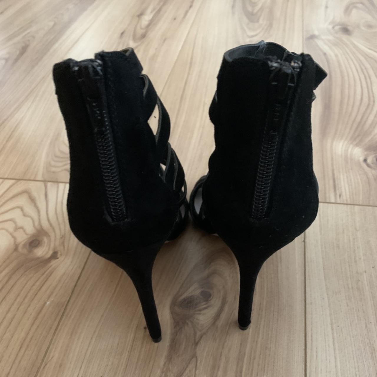 black closed shoes with heels