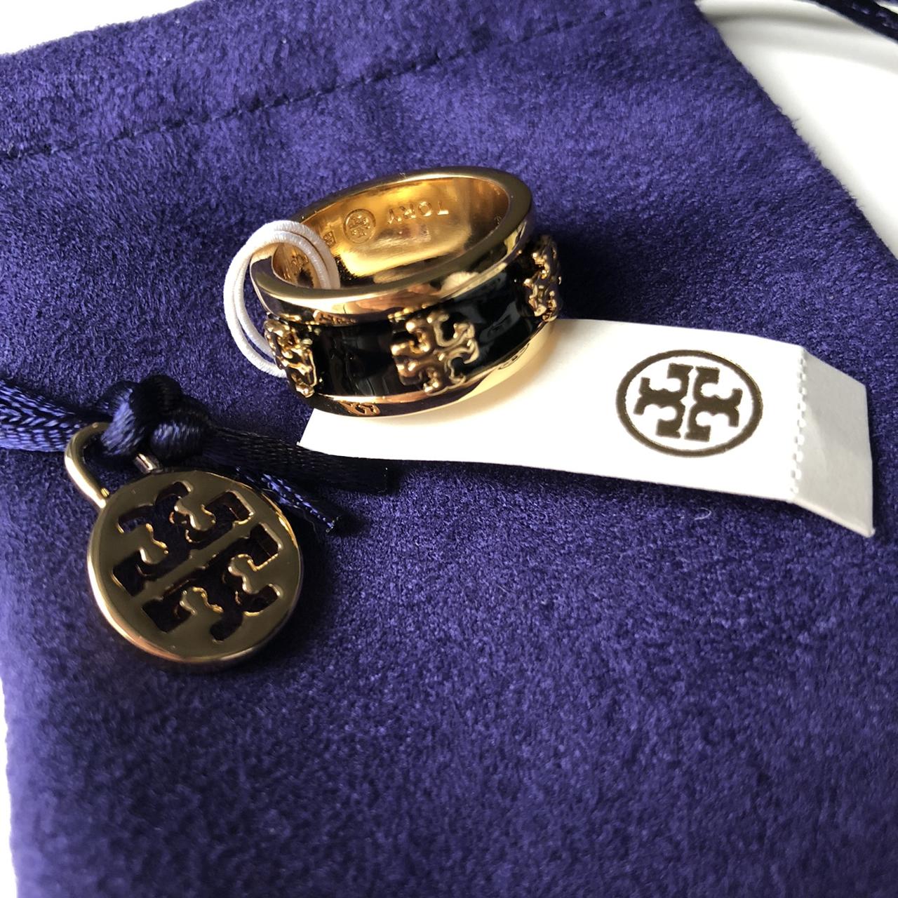 Tory Burch Kira Enameled Raised-logo Hinged Bracelet in Metallic | Lyst