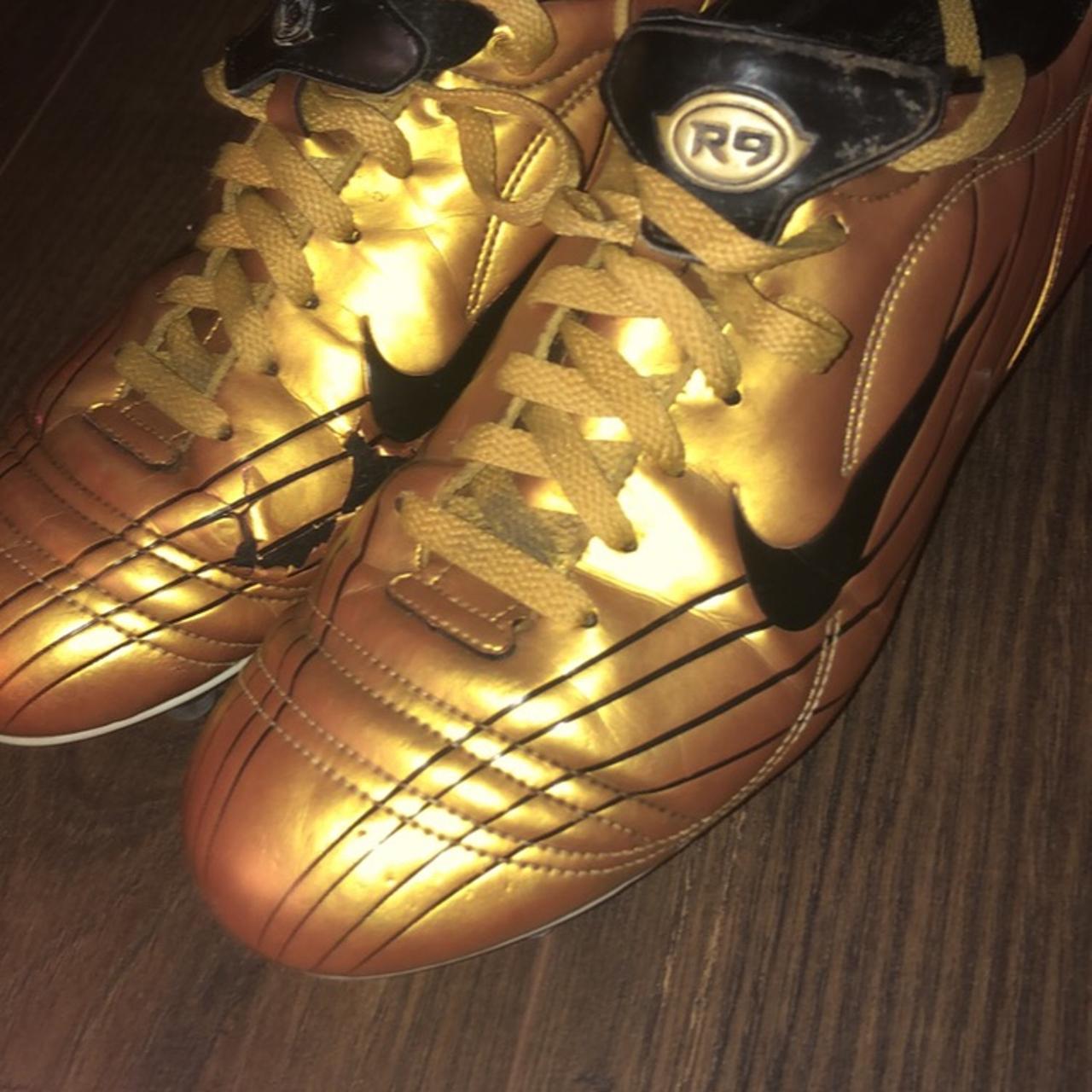 r9 gold boots