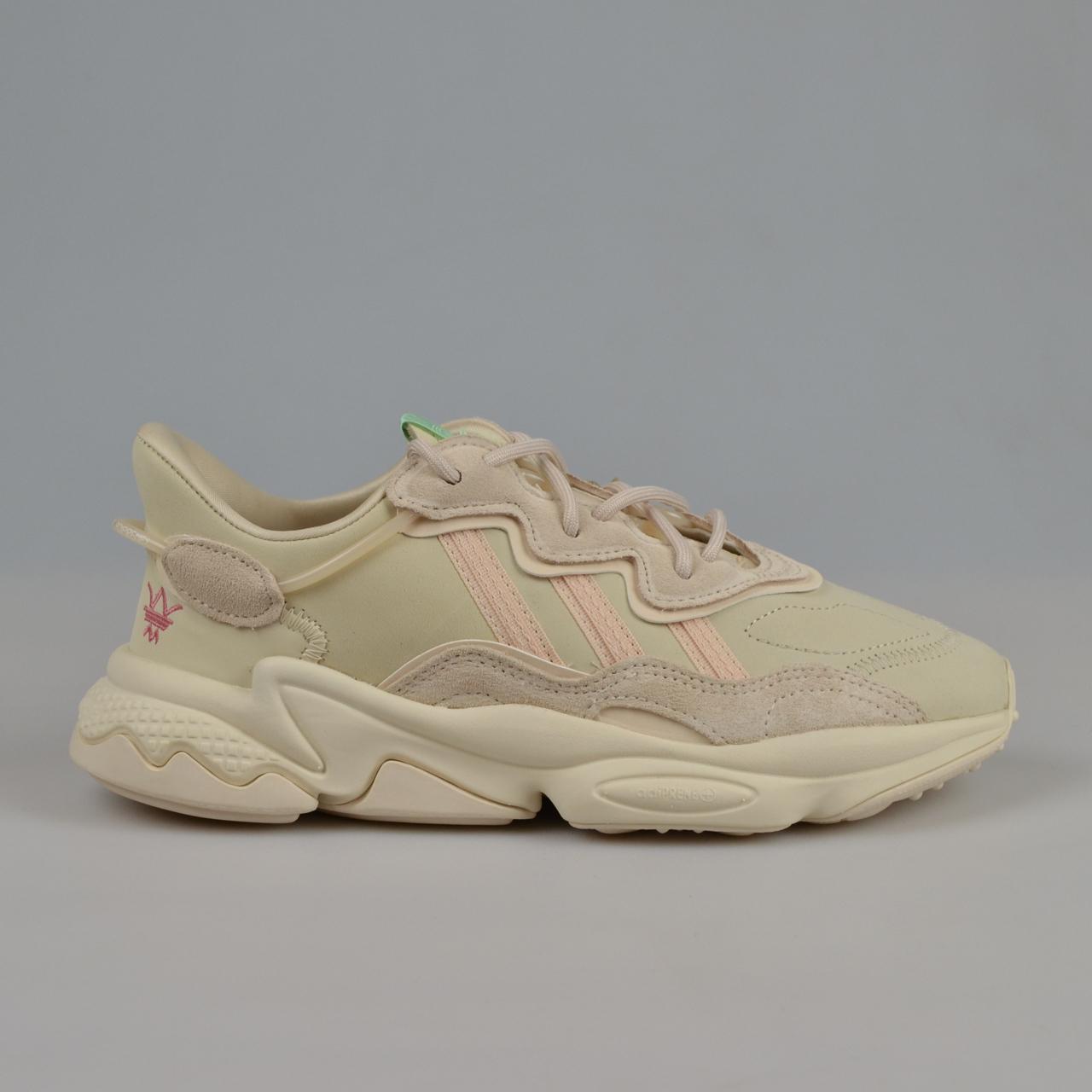 ozweego halo ivory chalk white