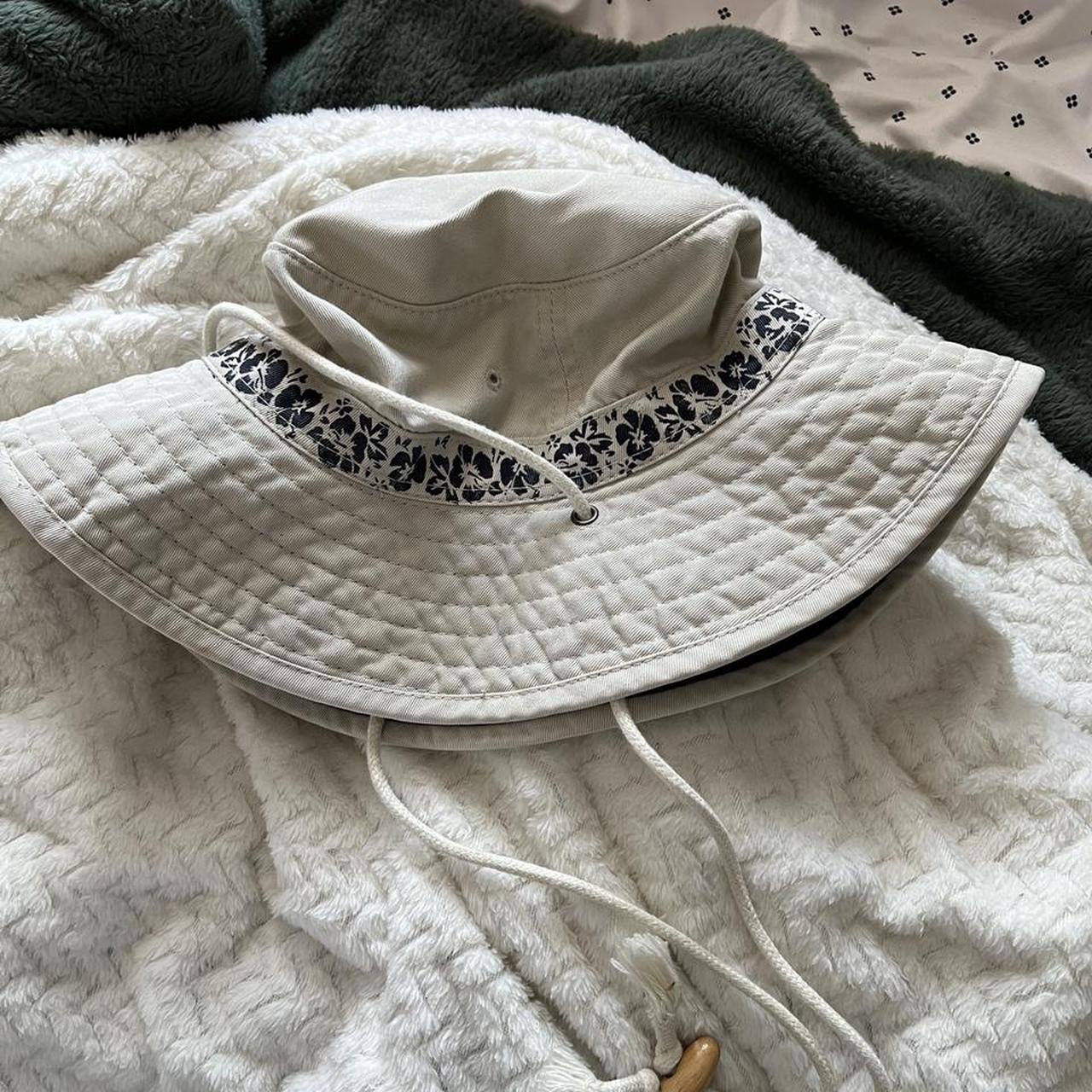 Dorfman Pacific Women's Cream and Navy Hat Depop