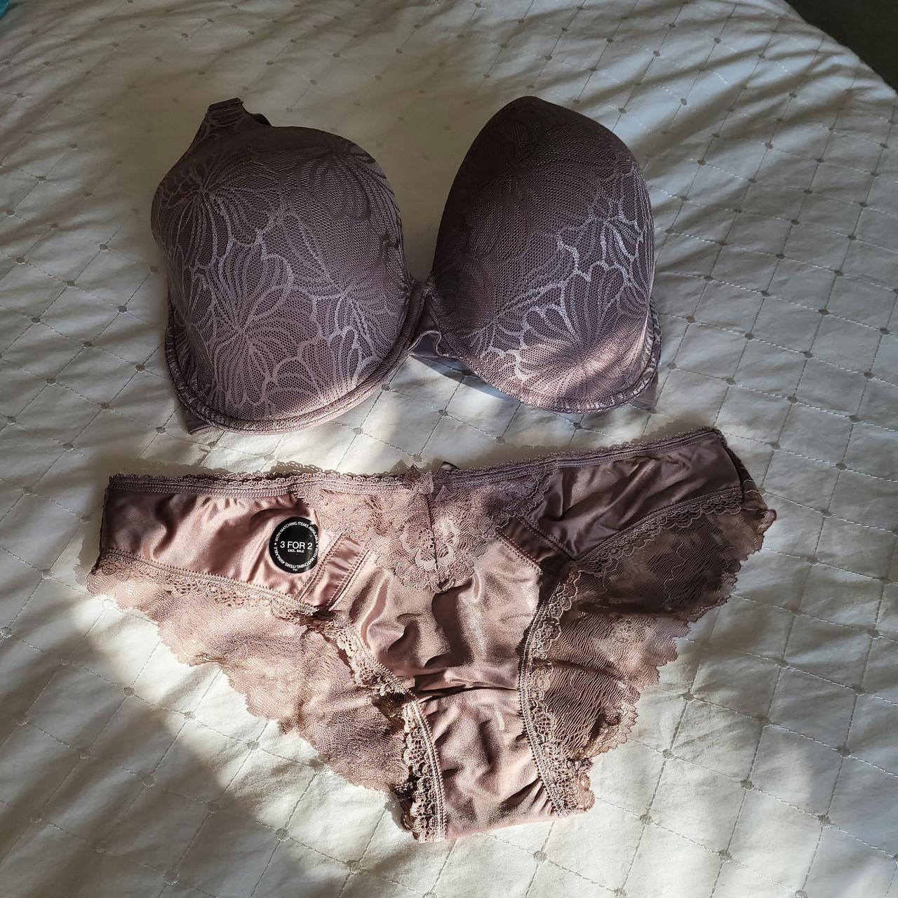 Champagne bra and pants. 34G bra and size 12 silky - Depop