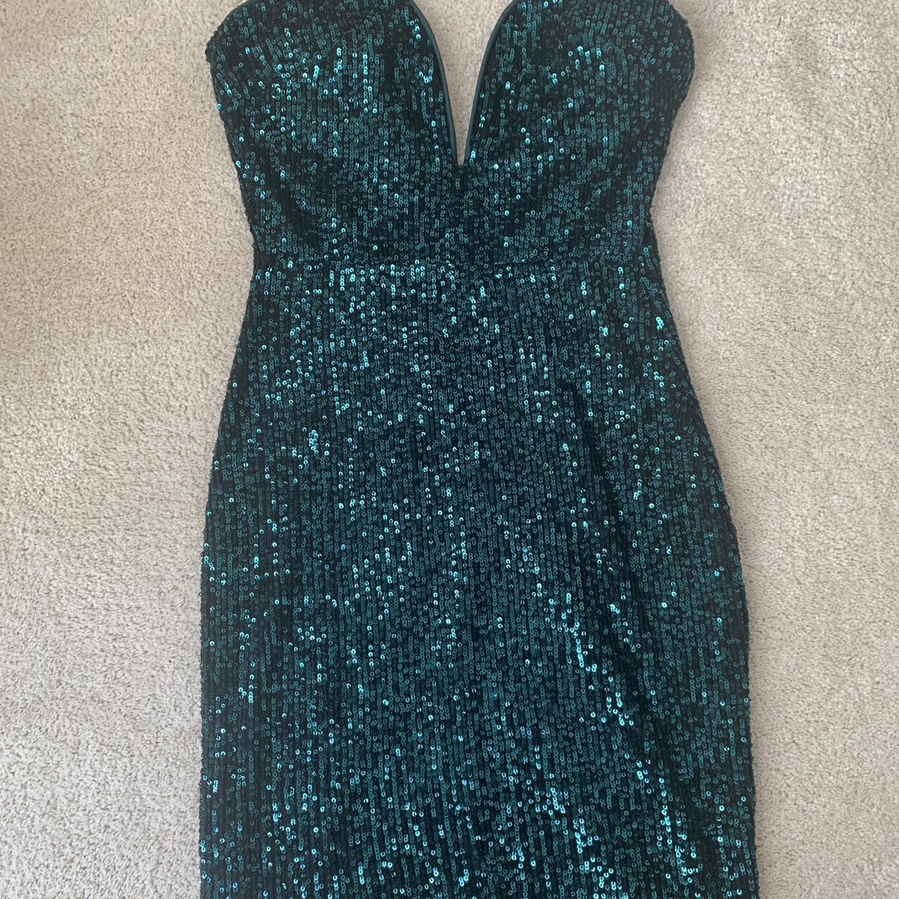 Absolutely gorgeous Windsor green emerald body con... - Depop