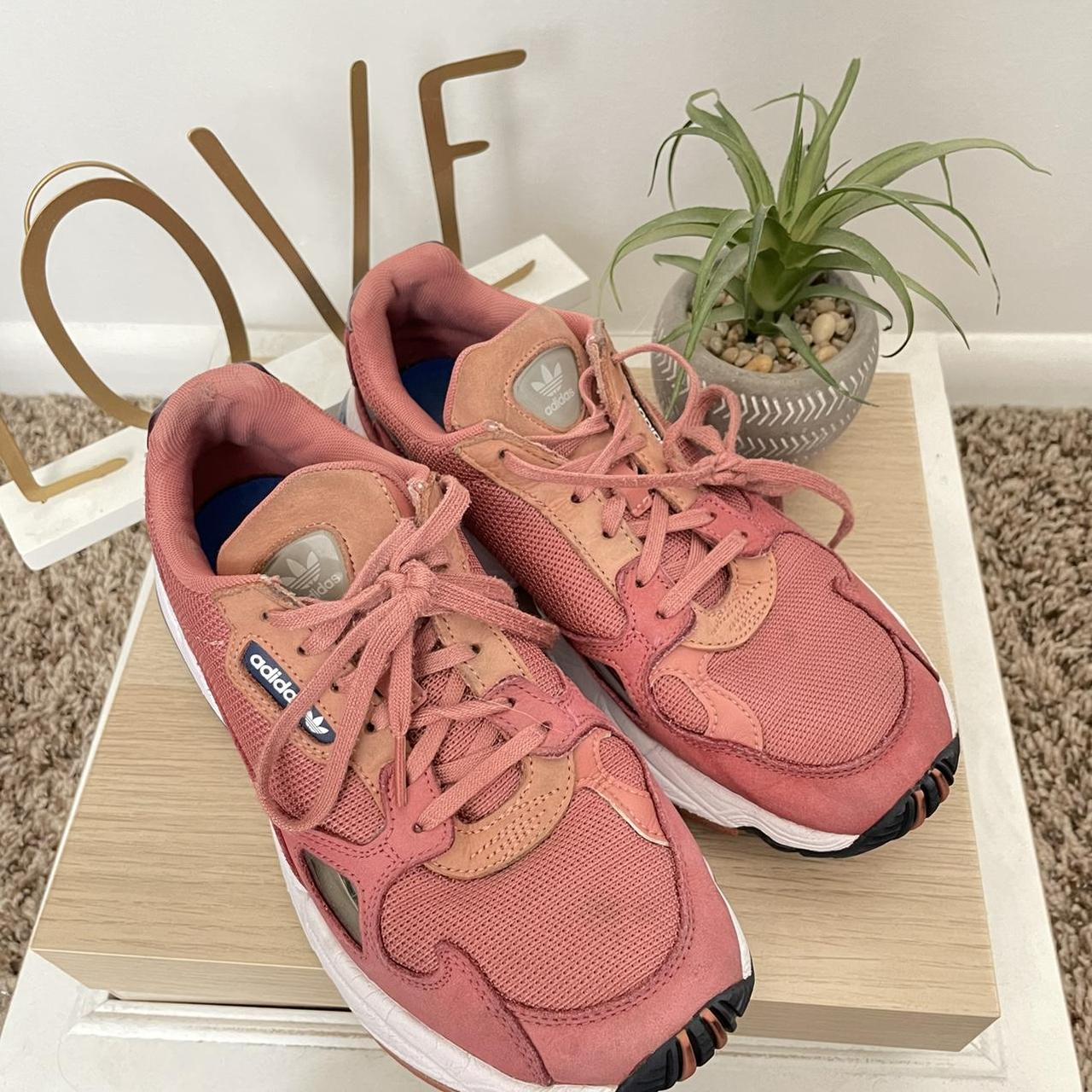 Adidas falcon discount w raw pink