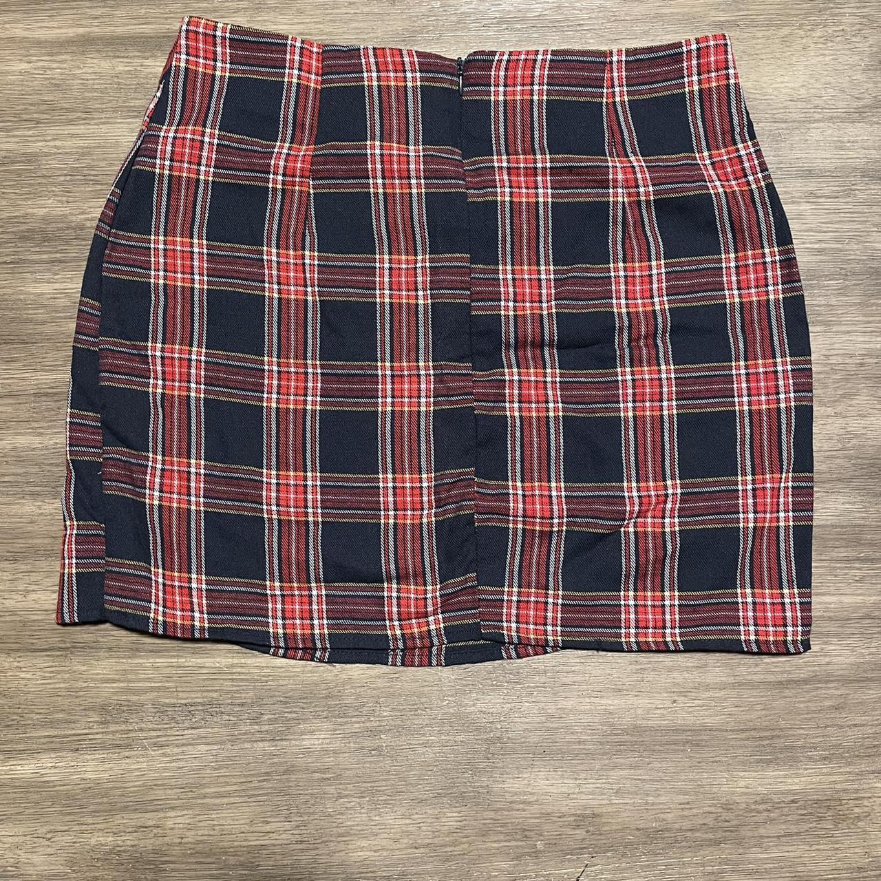 Product Image 2 - Plaid Mini Skirt
Skirt has enclosed