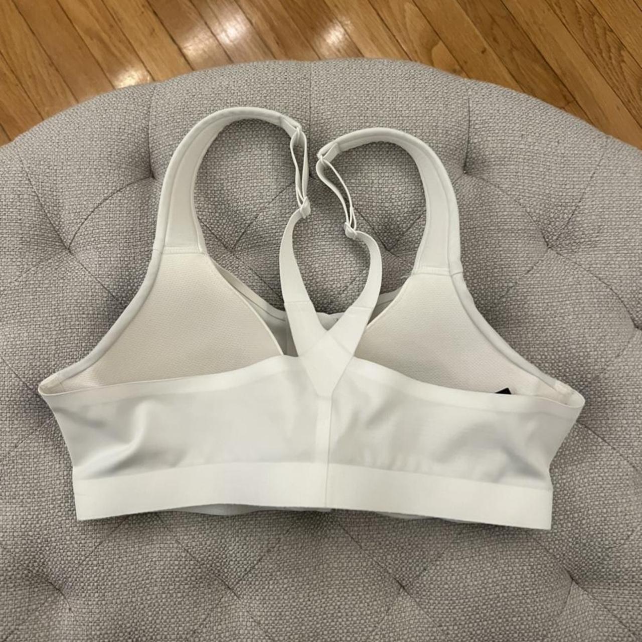 💗 White Victoria’s Secret Sports Bra, Size 34b 💗... - Depop