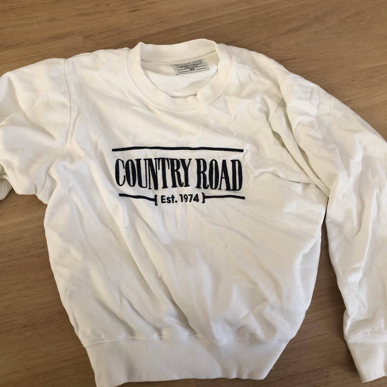 Country road heritage jumper White with navy... Depop