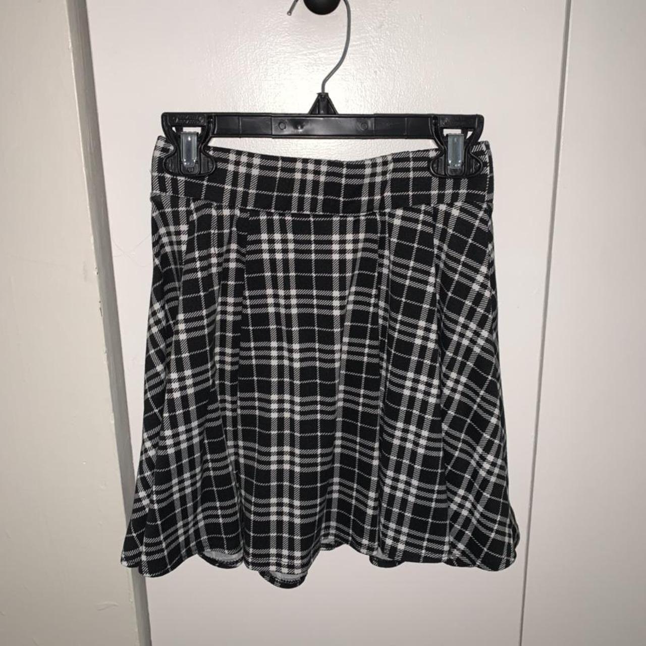 black & white plaid skirt from rue21 doesn’t have... - Depop