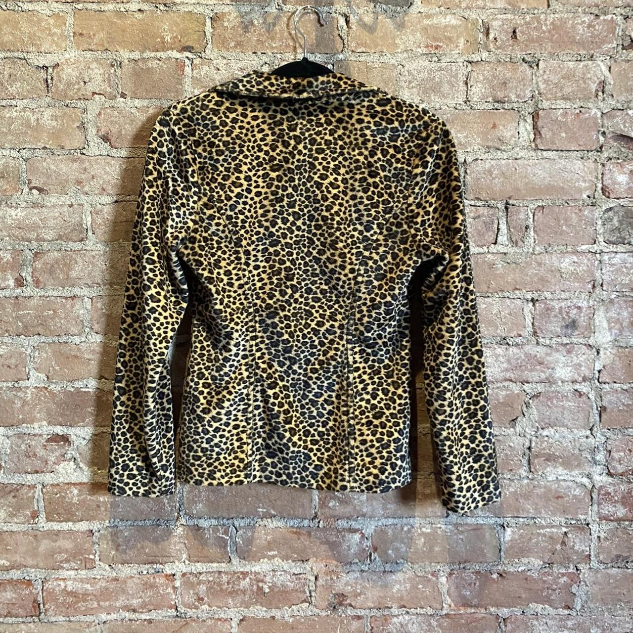 Y2K cheetah print coat/jacket Adorable vintage... - Depop