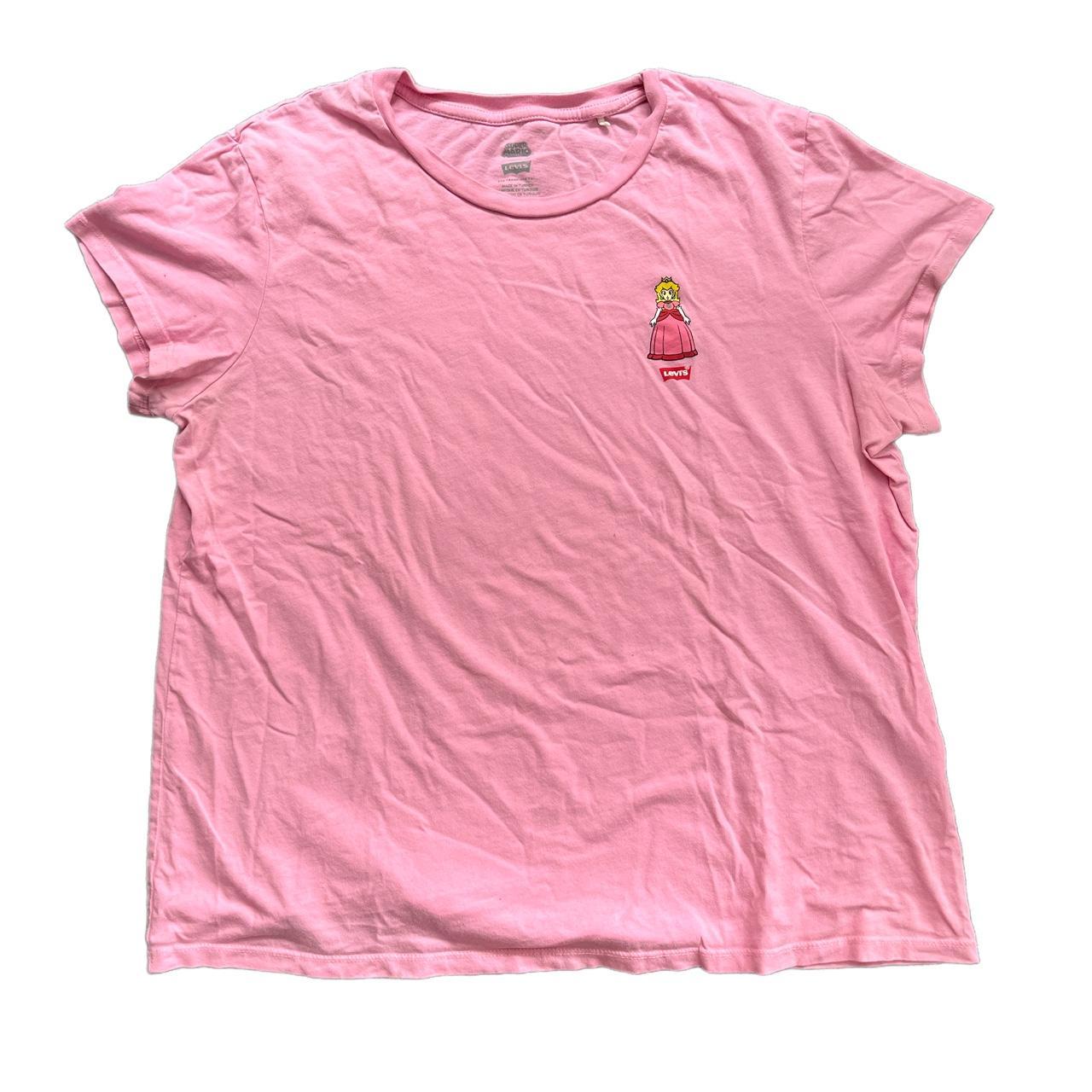 Levi's Women's Pink T-shirt | Depop