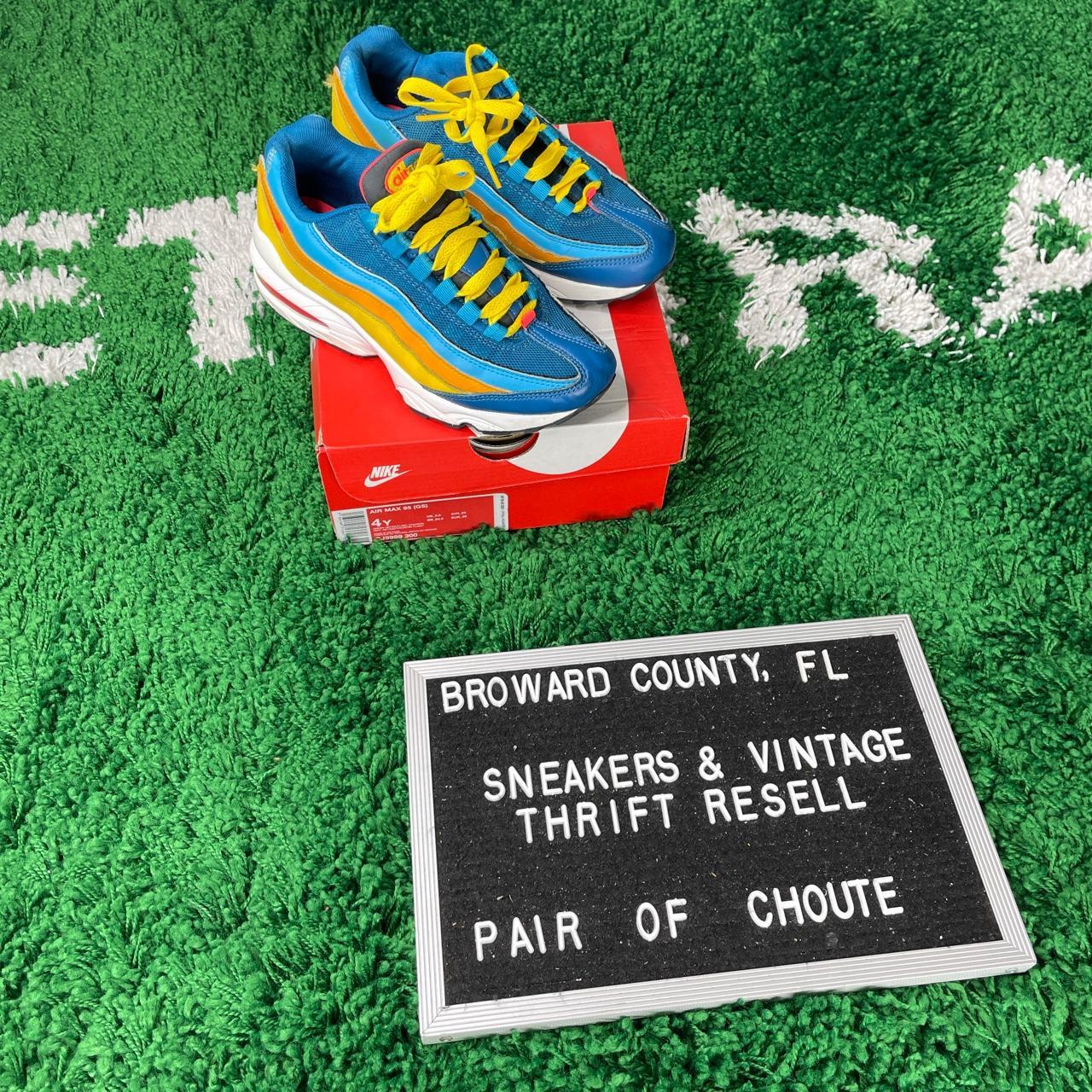 nike pink and yellow trainers